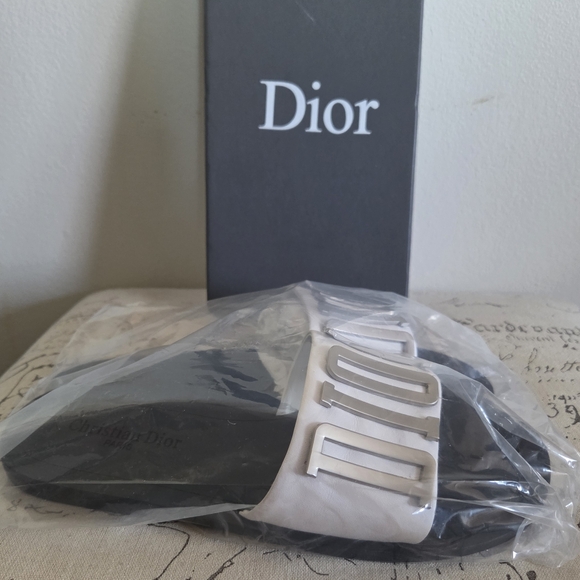 Dior Evolution White Leather Slide Flat Sandals Silver Metal Logo Size 8.5 - Picture 13 of 15